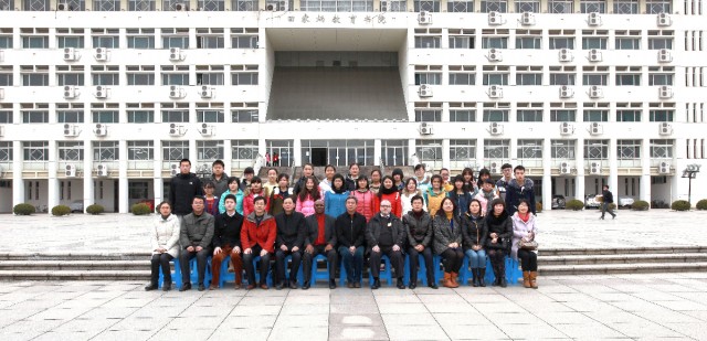 Brenau instructors Dr. Eugene Williams and Dr. Bryan Sorohan pose for a plaza photograph with students at Anhui Normal University in Wuhu, China. 