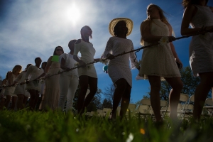 A group of juniors carry the daisy chain toward the Crow's Nest for Class Day. (AJ Reynolds/Brenau University)