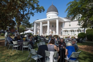 Attendees gather on Wilkes Lawn for the homecoming celebrations at Brenau University. (AJ Reynolds/Brenau University)